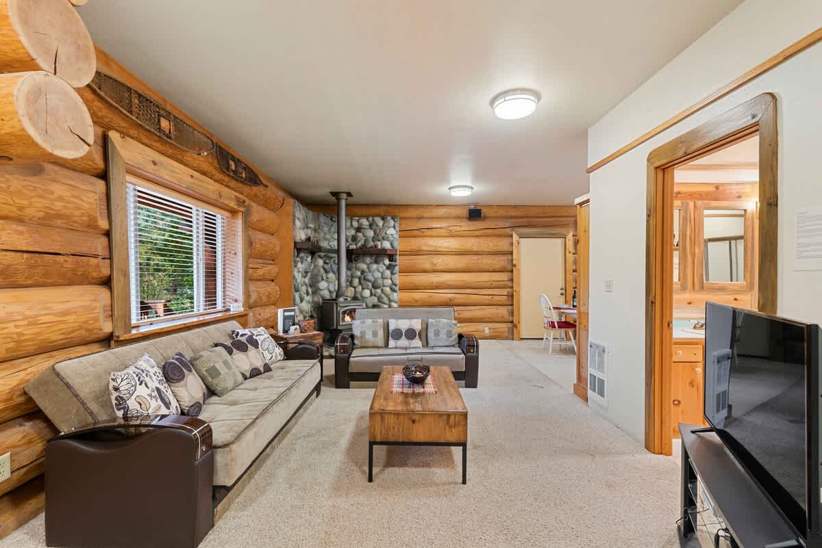 Secluded cabin with private hot tub & views | Photo 3