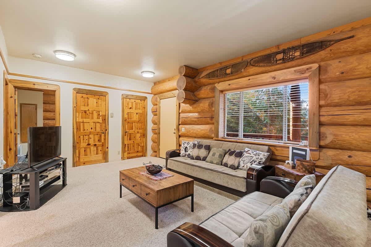 Secluded cabin with private hot tub & views | Photo 2