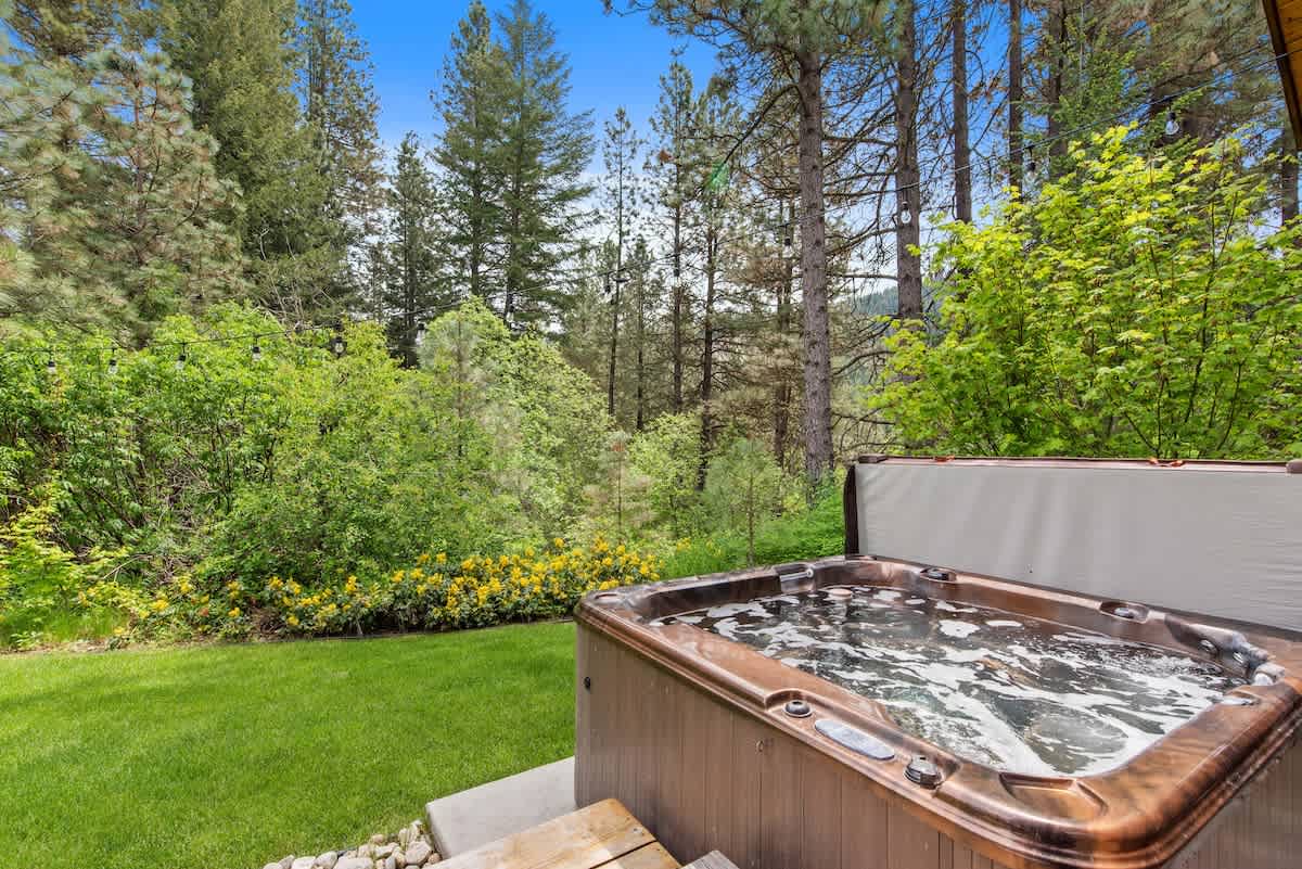 Private lodge with stunning mountain views | Photo 2