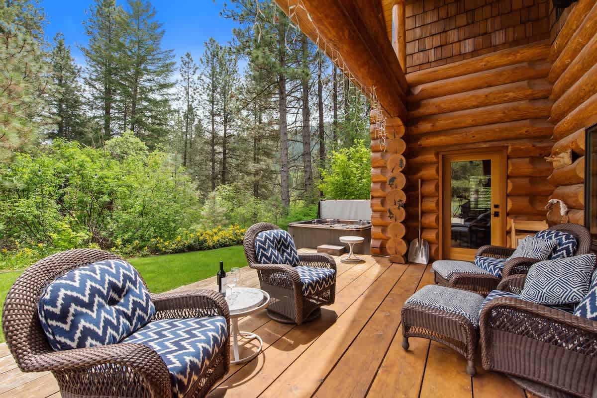 Private lodge with stunning mountain views | Photo 3