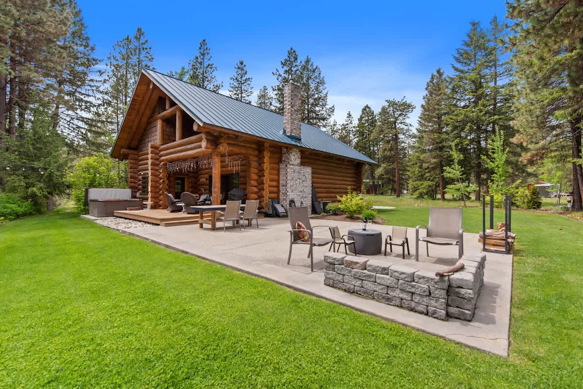 Private lodge with stunning mountain views