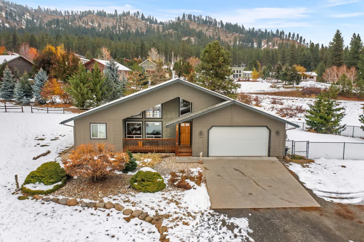 Hot tub retreat with panoramic mountain views