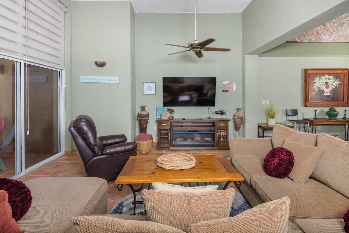 Espacioso Condo Frente al Mar | Las Palmas II 11A