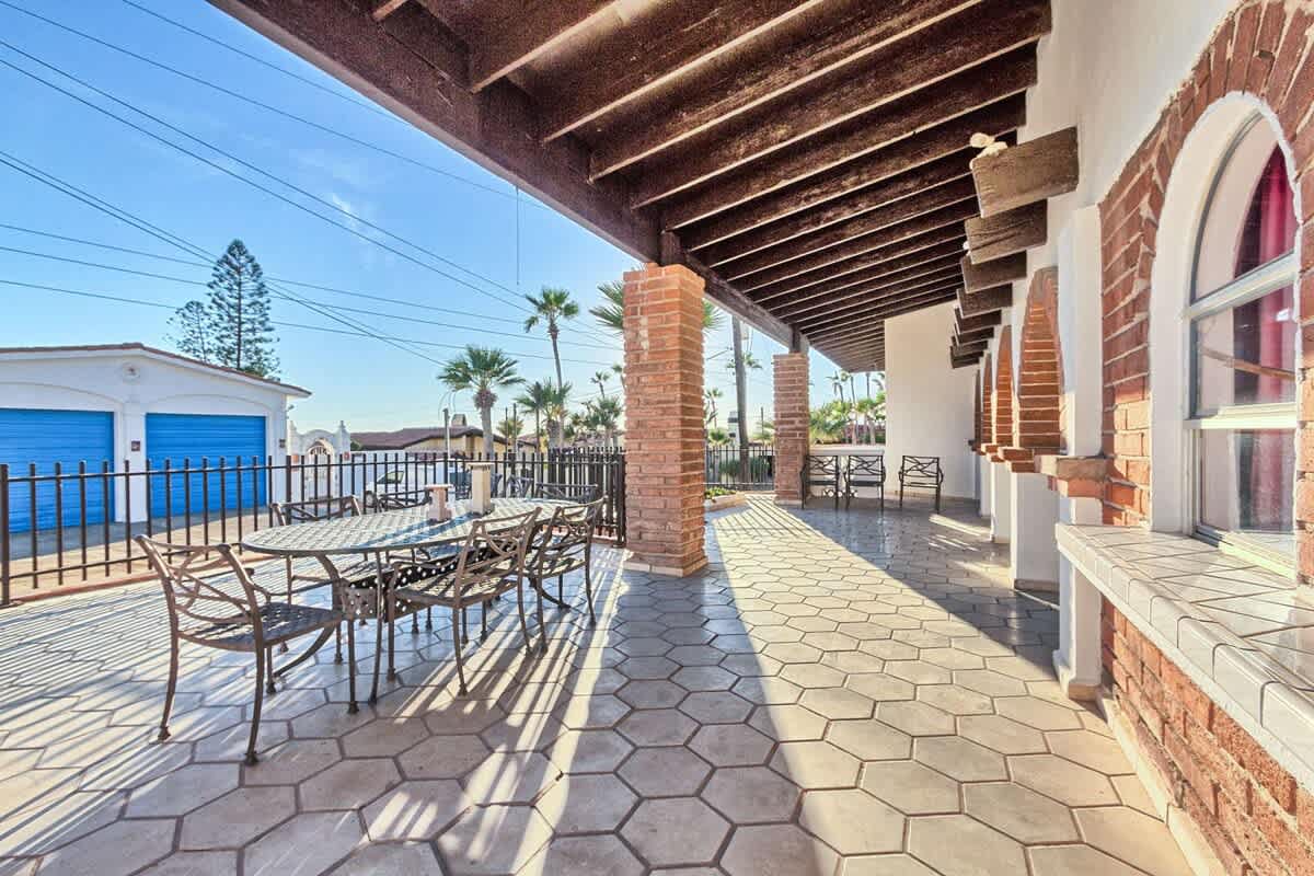 Bella y Encantadora Casa en 2da Fila | Casa Feliz