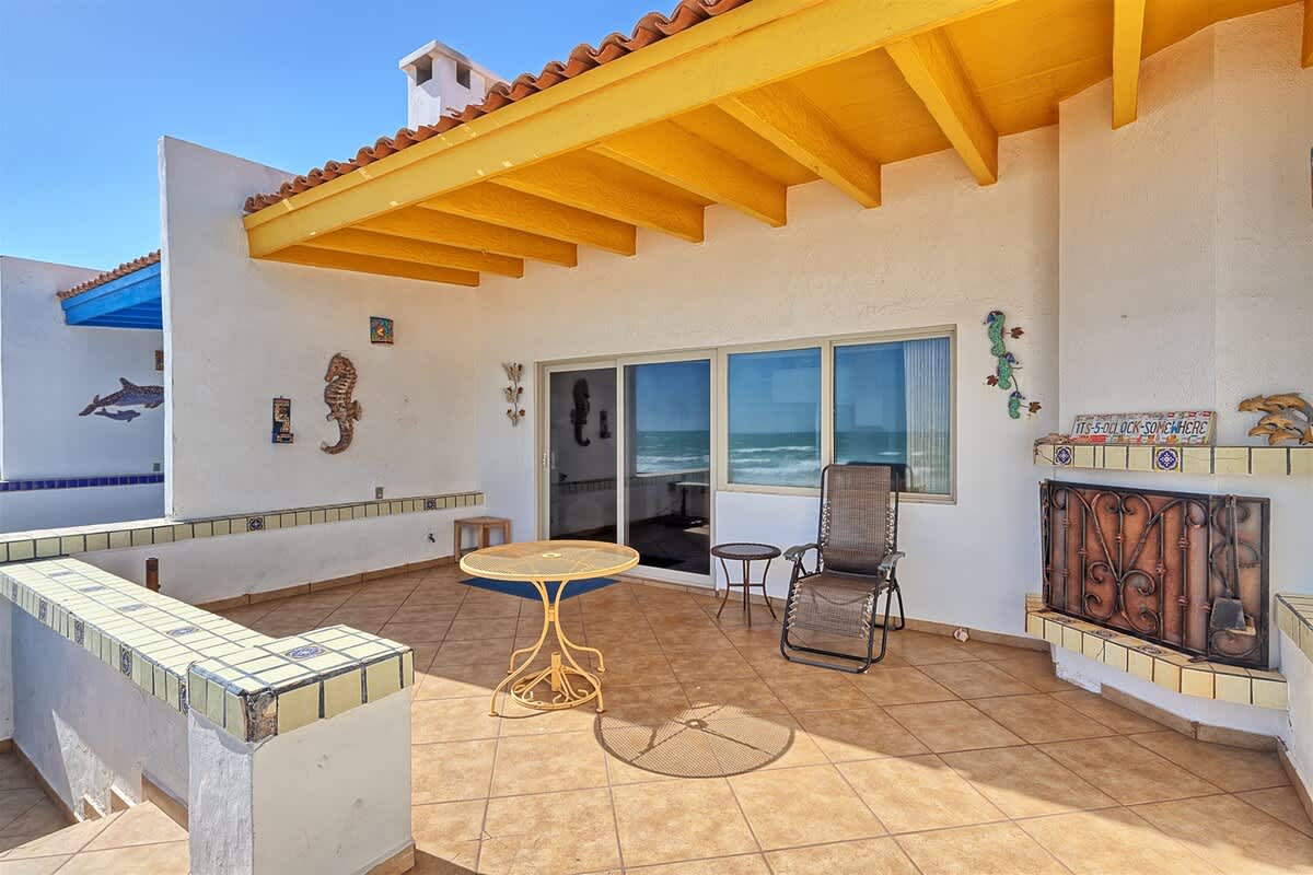 Limpio y Cómodo Condo Frente al Mar | Olas II 10