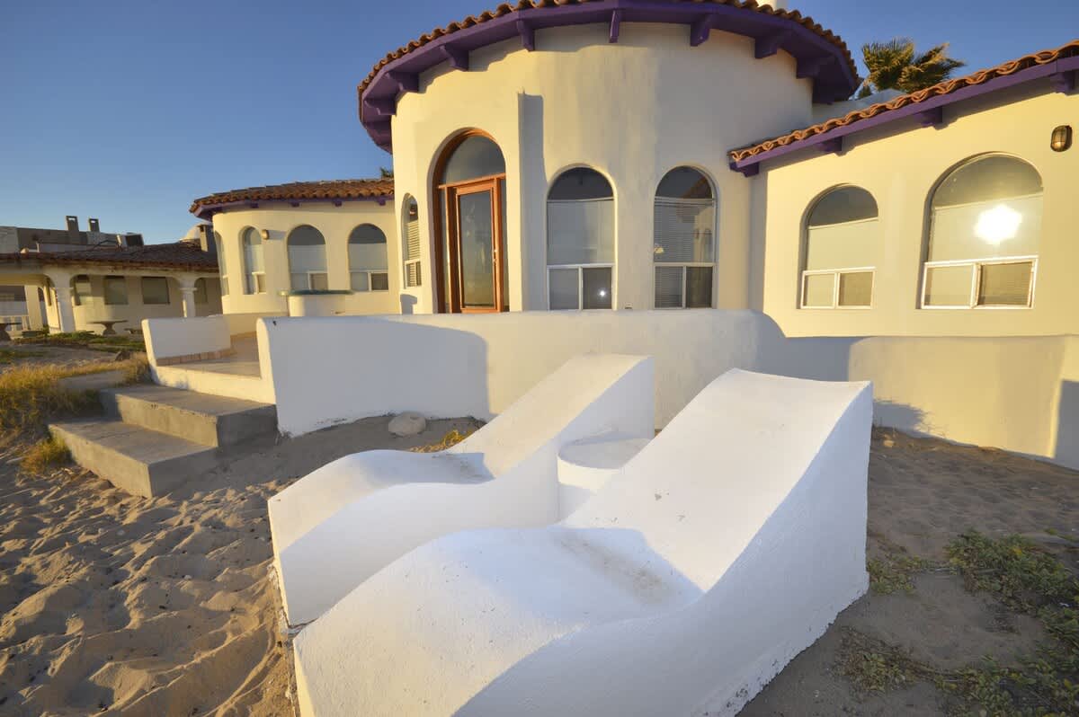 Charming & Rustic Beachfront Home | Sun House