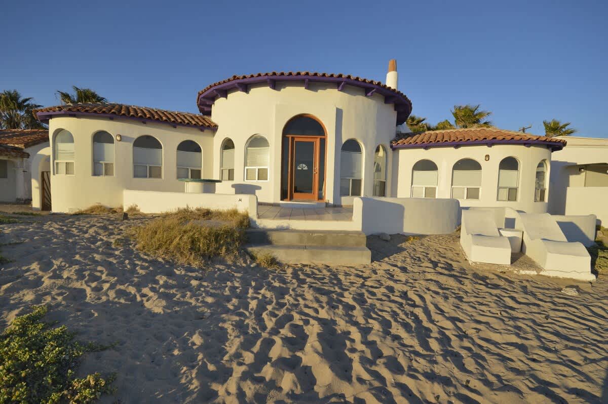 Charming & Rustic Beachfront Home | Sun House