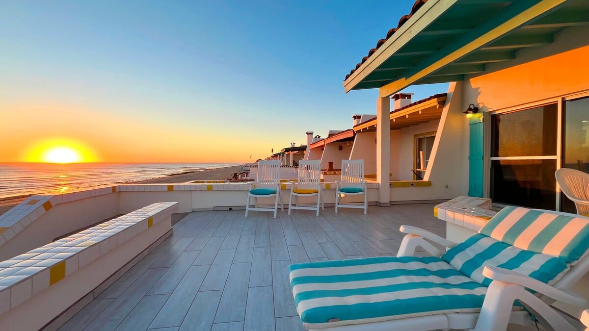 Cozy & Colorful Beachfront Condo | Las Olas I 28