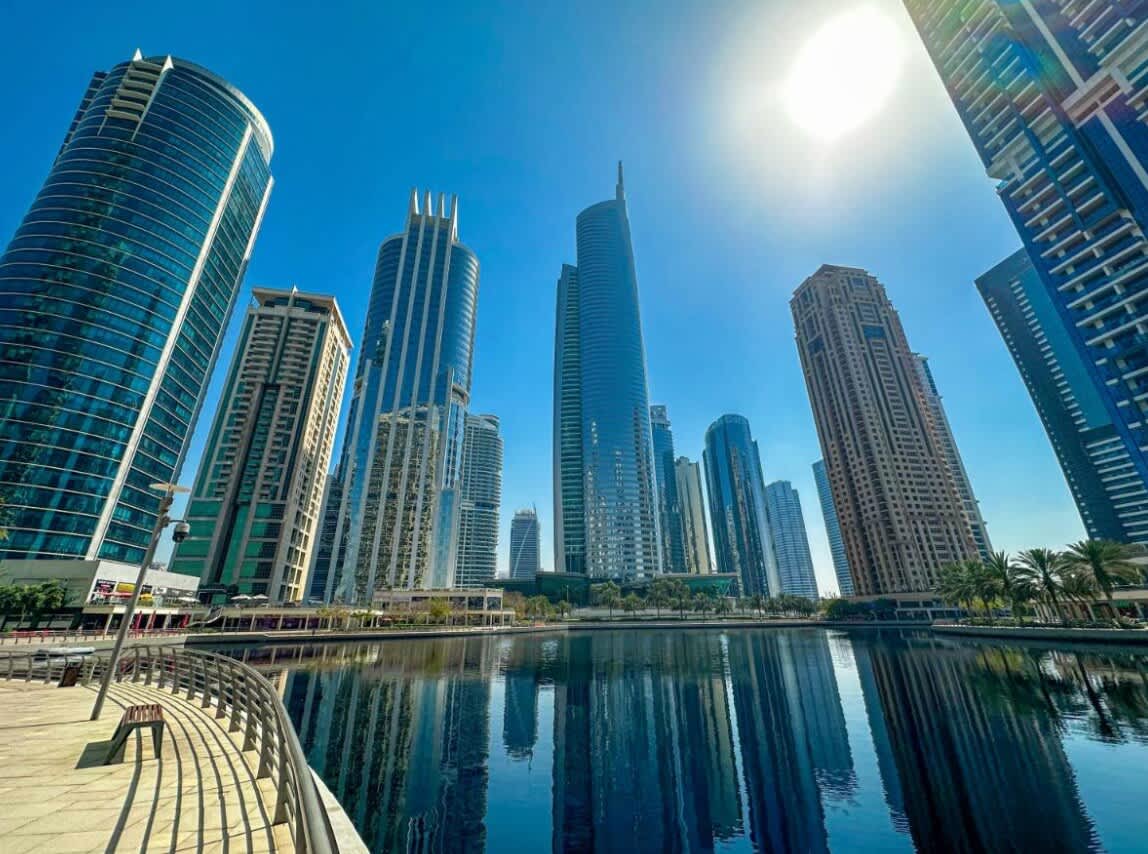 https://assets.guesty.com/image/upload/t_default_thumb/listing_images_s3/production/property-photos/37fa8cd4076bd5909a1324d85fe2668166d799d955c18ac3/6915c7033cabf40040d773c0/719d69aa-bb73-48-zv9mN