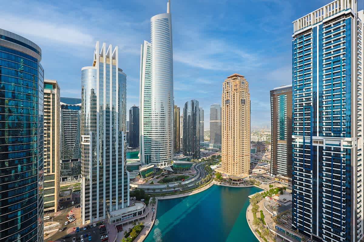https://assets.guesty.com/image/upload/t_default_thumb/listing_images_s3/production/property-photos/37fa8cd4076bd5909a1324d85fe2668166d799d955c18ac3/6915c7033cabf40040d773c0/d4c6f676-35e4-42-uuSuF