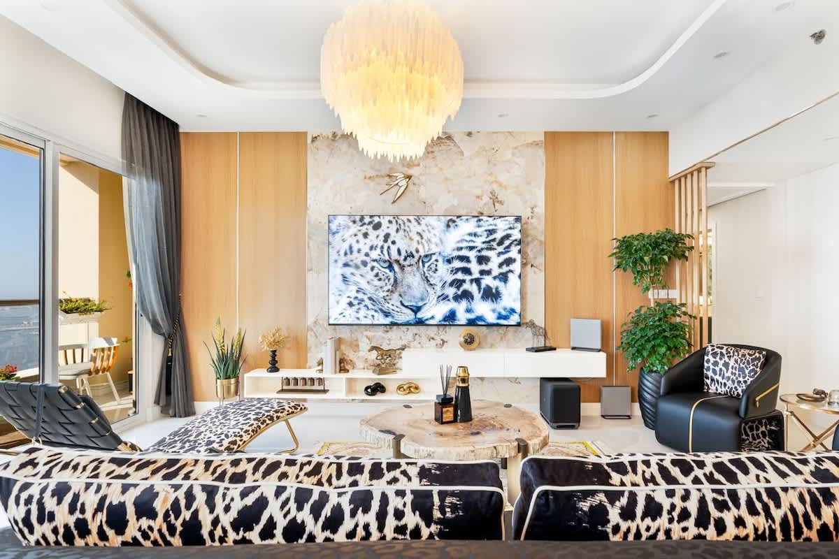 https://assets.guesty.com/image/upload/t_default_thumb/listing_images_s3/production/property-photos/37fa8cd4076bd5909a1324d85fe2668166d799d955c18ac3/6915c742b1941900417aa076/2d8746ca-5909-47-2-hmk