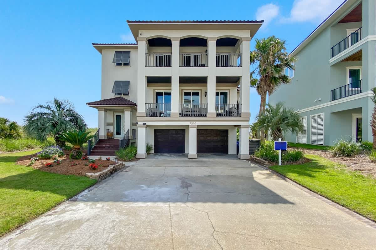Lagoon Retreat: Spacious, Private Beach, Sleeps 11 — Gulf Shores, AL — vacation rental
