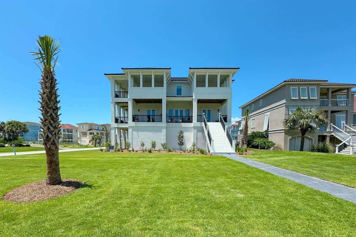 Sea Pearl- Jewel of Gulf Shores! Community pool — Gulf Shores, AL — vacation rental