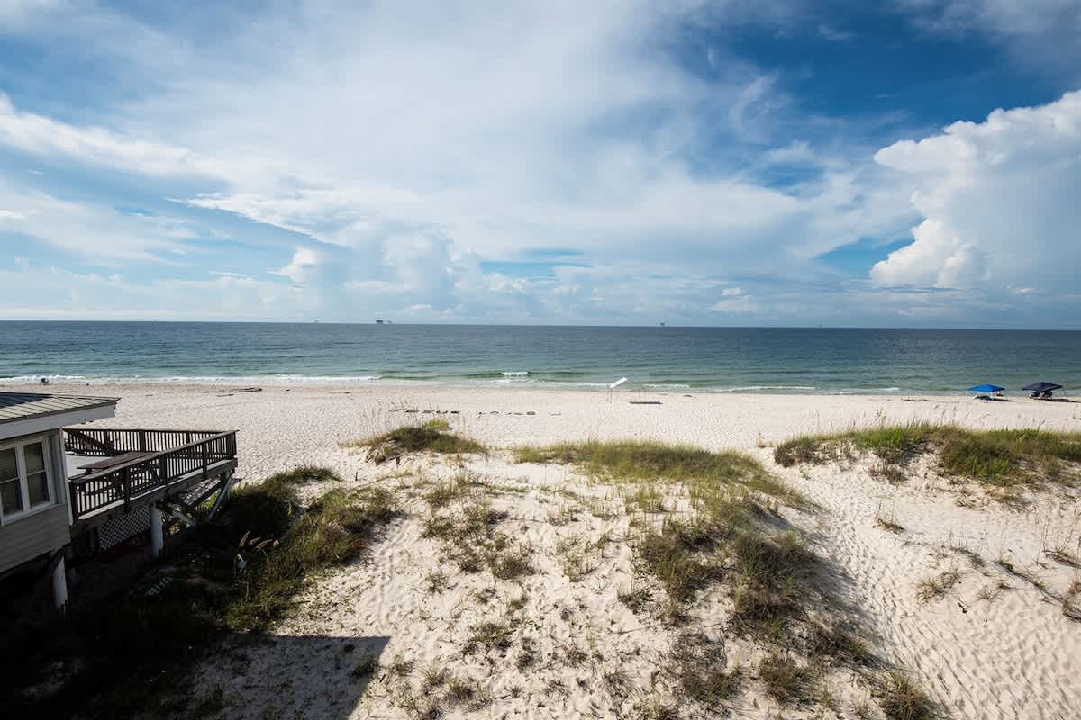 Ocean Blue-Clean, comfortable duplex ON the beach — Gulf Shores, AL — vacation rental