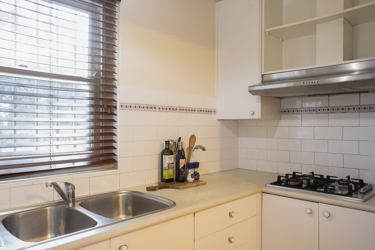 Stylish 1BR in Exclusive Vaucluse Near Shops & CBD - Photo 18