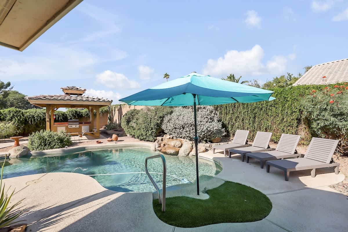 Heated Pool & Hot Tub - Private Desert Retreat 6