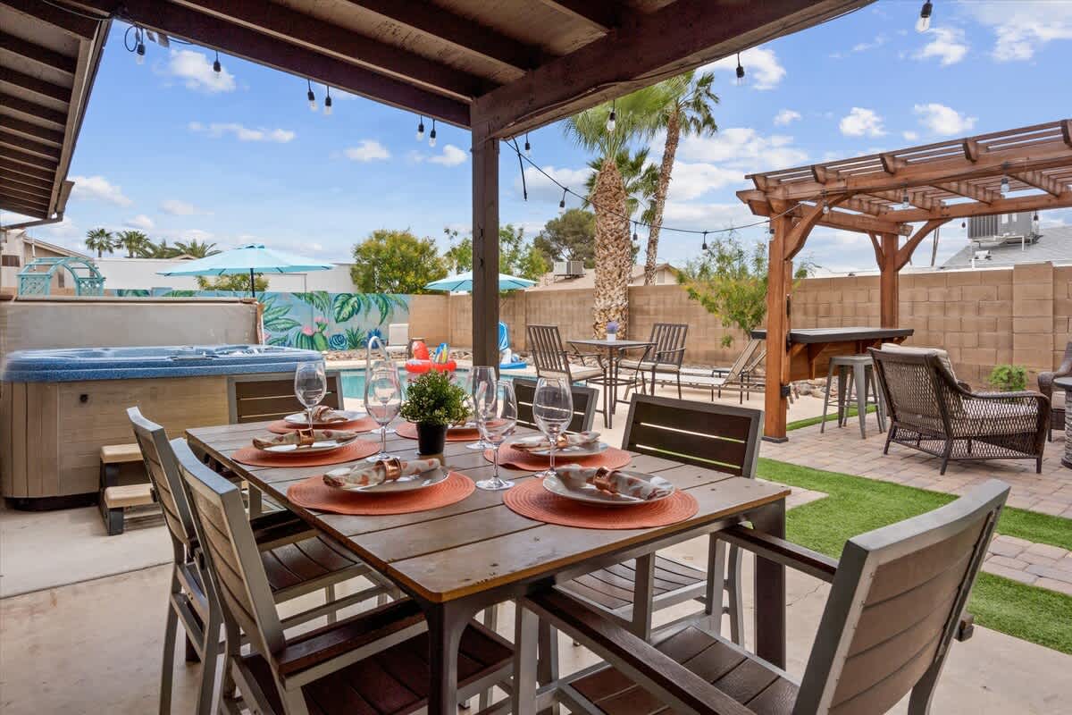 Scottsdale oasis: Private pool, sleeps 16 5