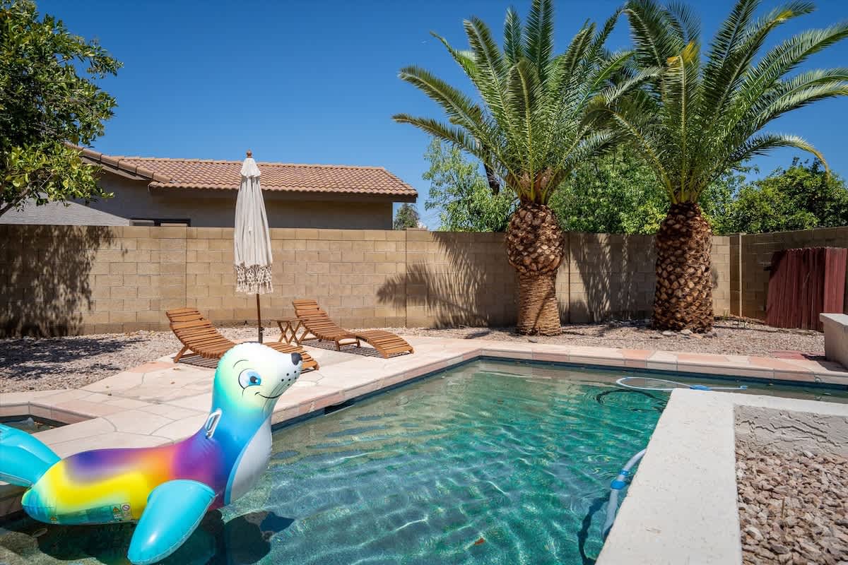 6BR retreat: Pool, casita, sleeps 15 5