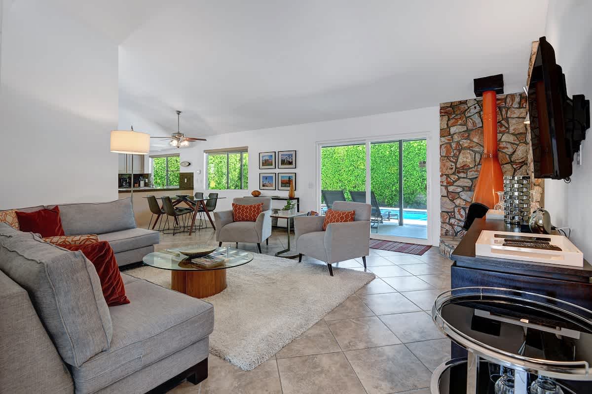 Alejo Olive Orchard- Beautiful 3 Bed Home with Pool/Spa - 5 minute drive to downtown Palm Springs. 2