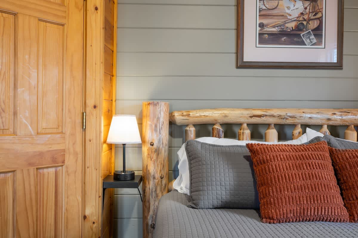 Lower level right bedroom (King)