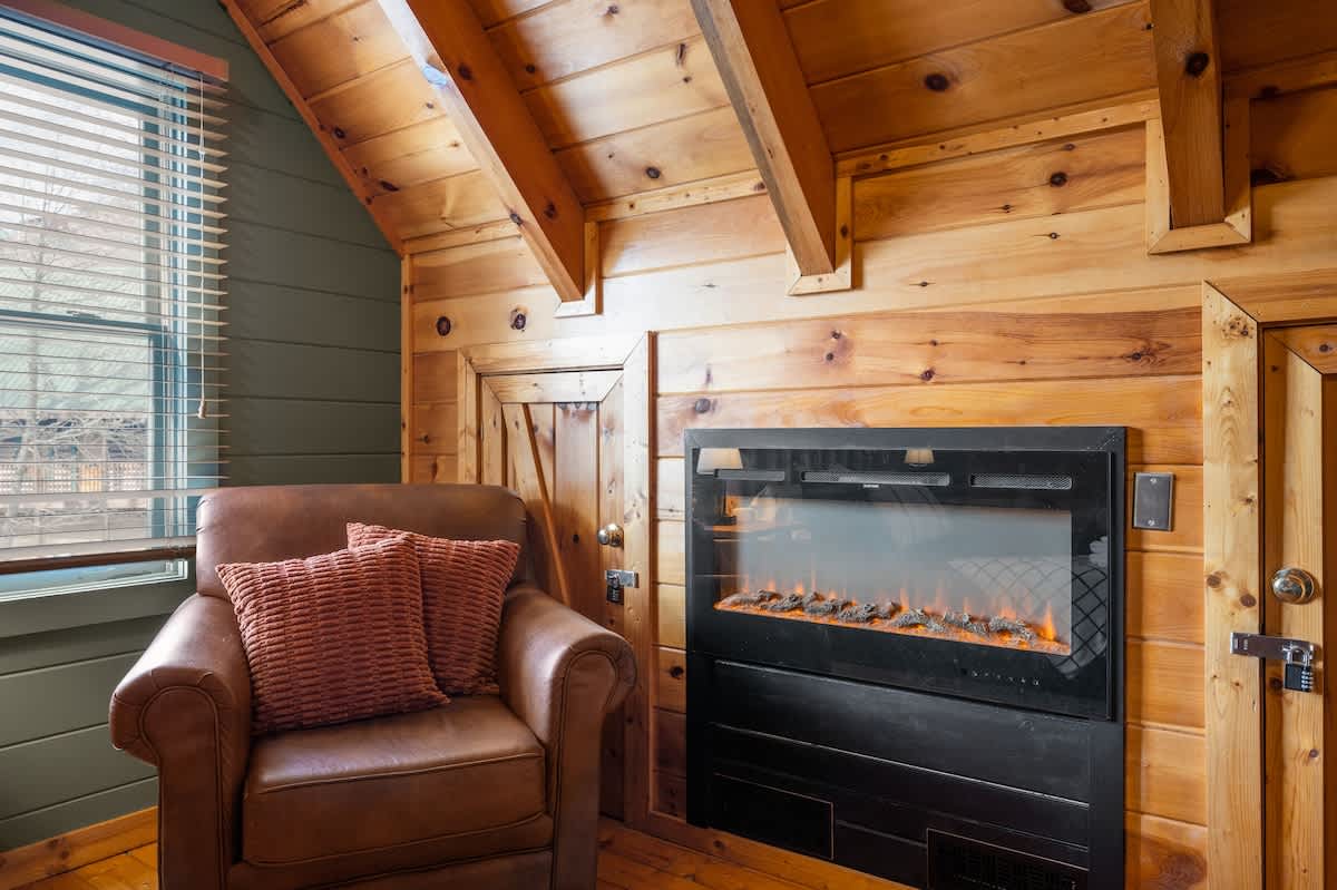 Primary bedroom (King)