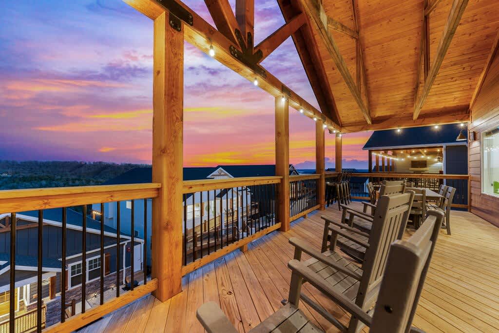 Main Level Deck - Seating & Drink Rail (Twilight View)