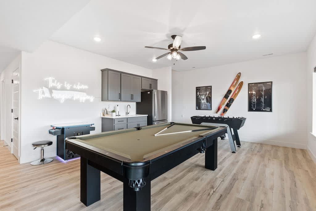 Game Room with 8' Pool Table, Foosball, and two-person Arcade