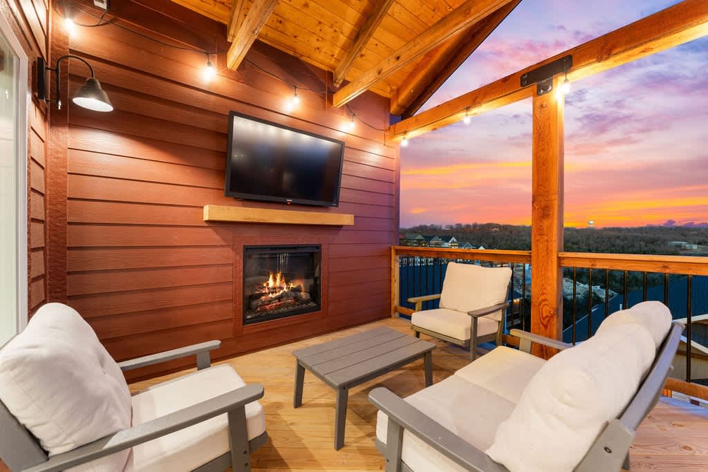 Main Level Deck - outdoor TV & seating area (Twilight View)