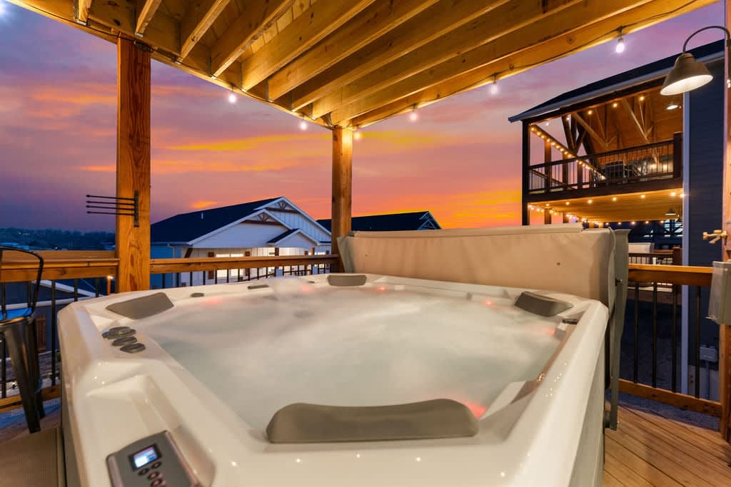 Twilight Hot Tub View!  Envision you and your family/friends enjoying this setting at night :)