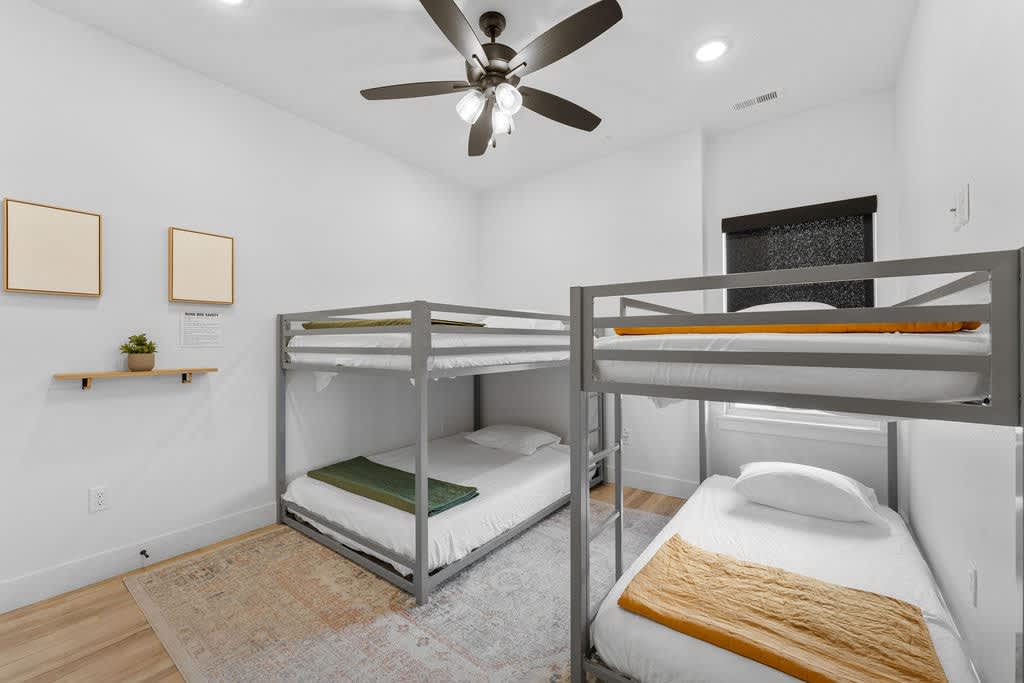Adult Bunk Room - Sleeps 4!