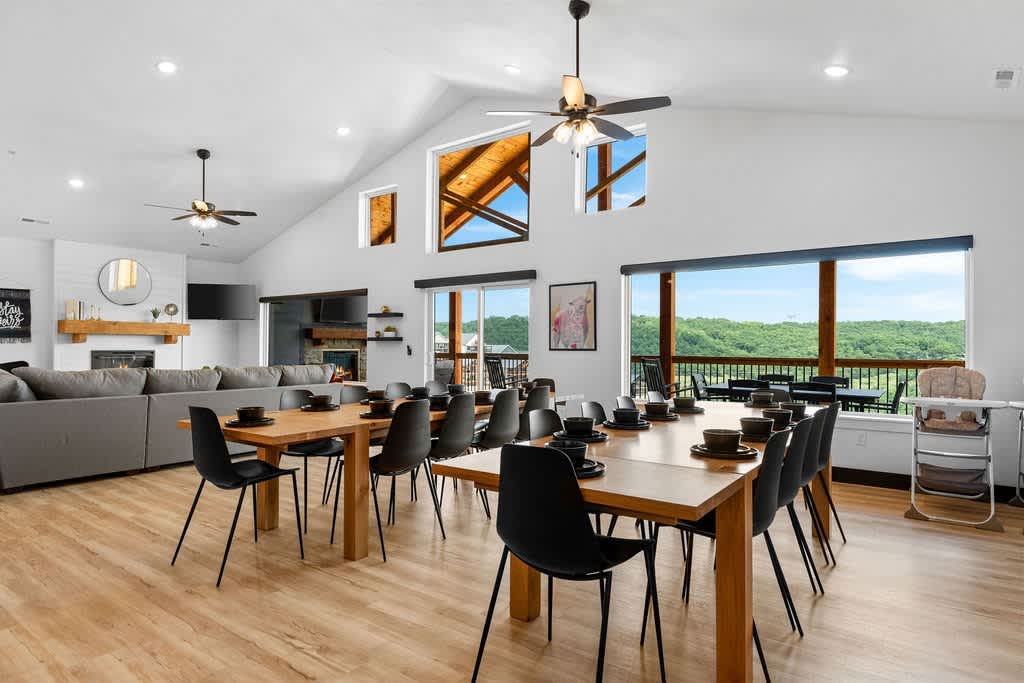 The dining room has seats for twenty two (22) with bar stools for an additional five (5) seats - TOTAL twenty seven (27)!