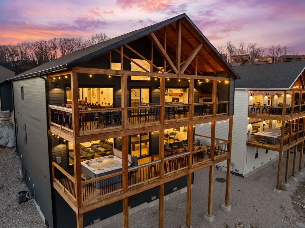 Twilight View of the Upper/Lower Decks!