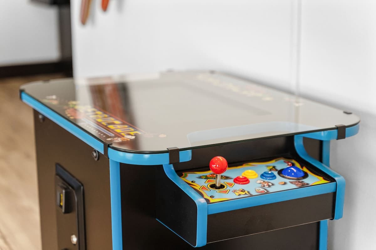 This unit has 60 games available for your enjoyment!