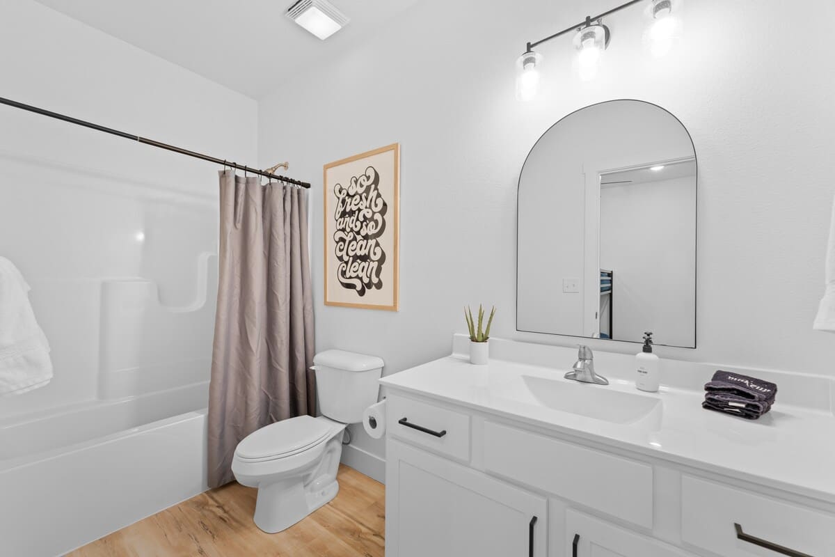 Adult Bunkroom Bathroom
