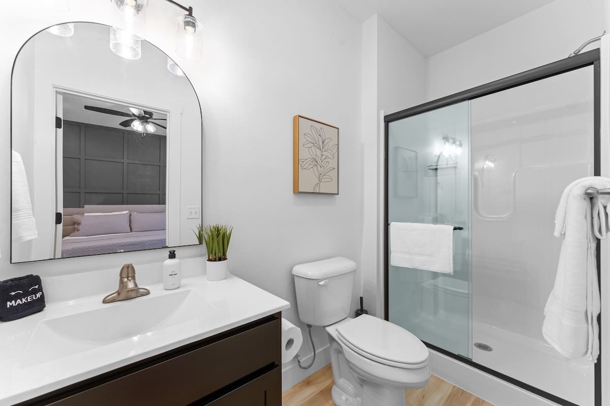 Ensuite King Bathroom 4