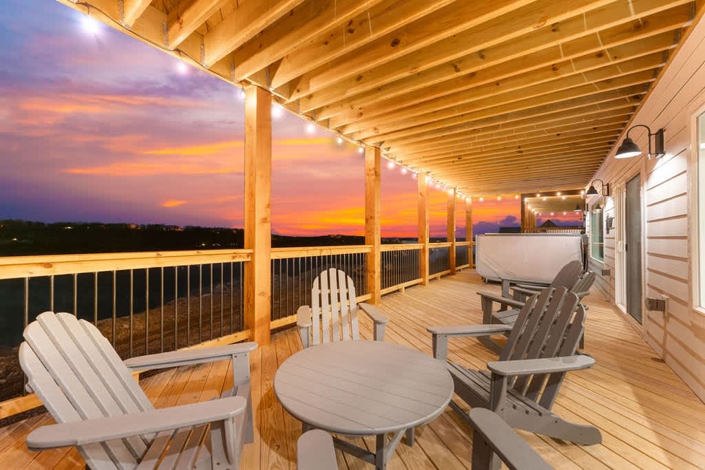 Sitting area and Hot Tub on the lower deck