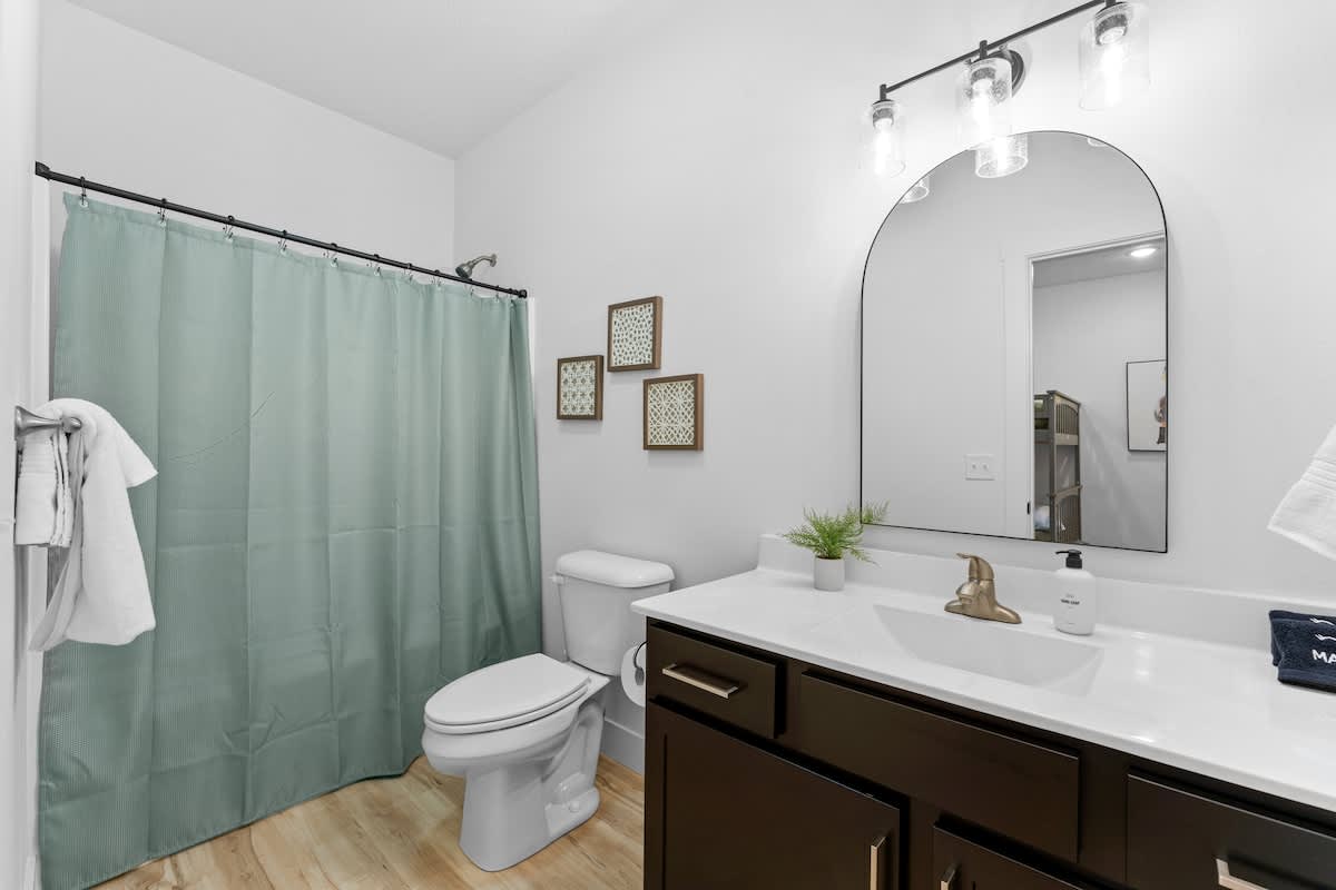Ensuite Adult Bunk Bathroom