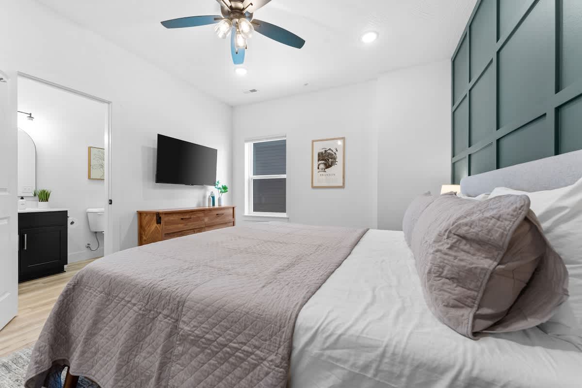 King Bedroom 4
