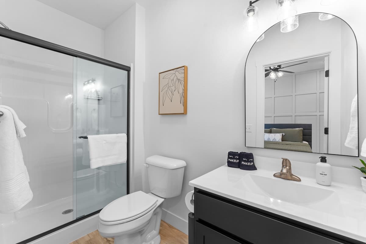 Ensuite King Bathroom 3