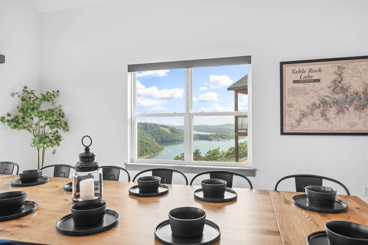 Dining with a view of Table Rock Lake
