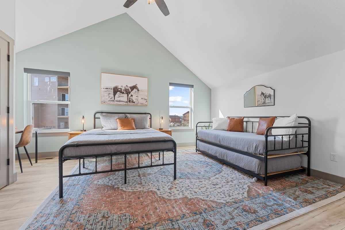 Loft Bedroom - Queen Bed and a Daybed that sleeps as two twins if needed 