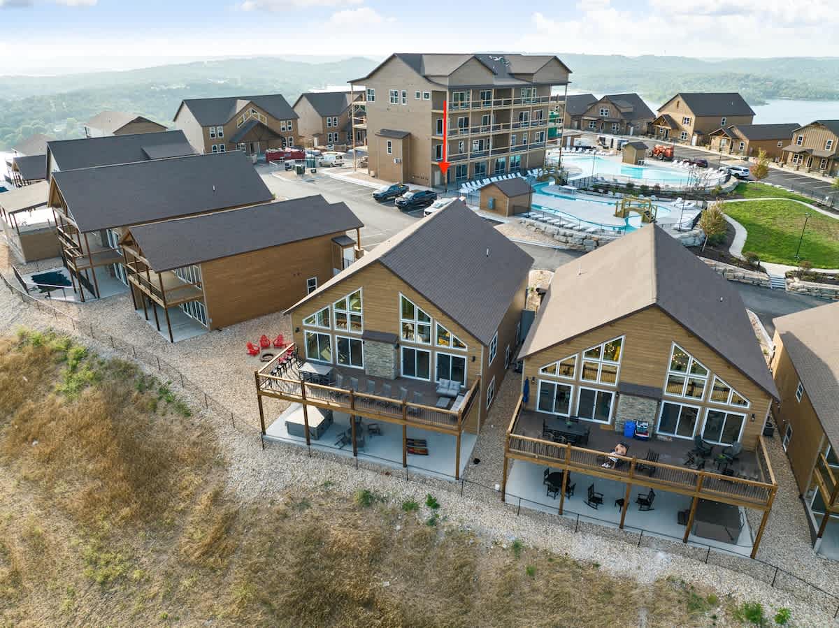 Welcome to Outlaw Cove. Plenty of comfortable seating on the deck to enjoy the views, with a Hot Tub and Private Firepit on the ground level at the back of the cabin. The Lazy River and common amenities out the front of the cabin