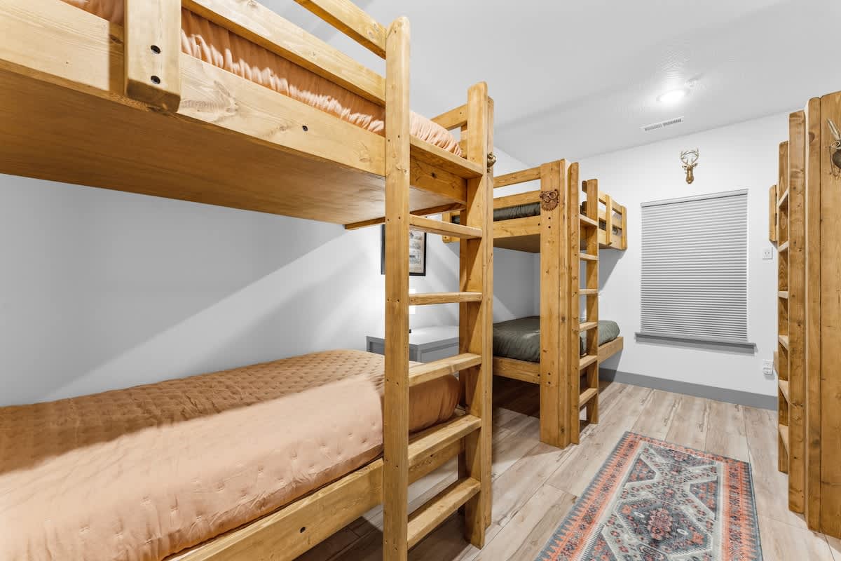 Bunk room that sleeps 8