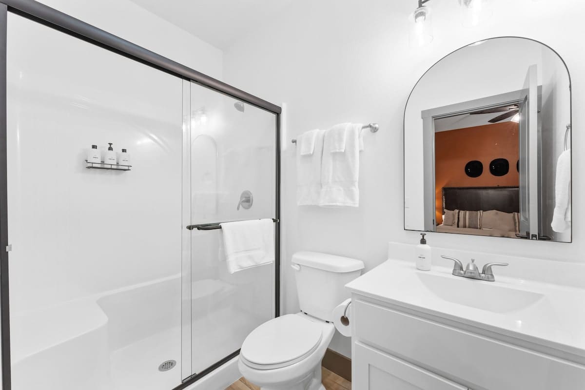 King BR #4 - Ensuite Bathroom