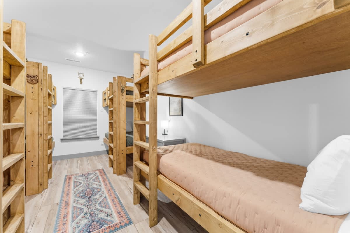 Bunk room that sleeps 8