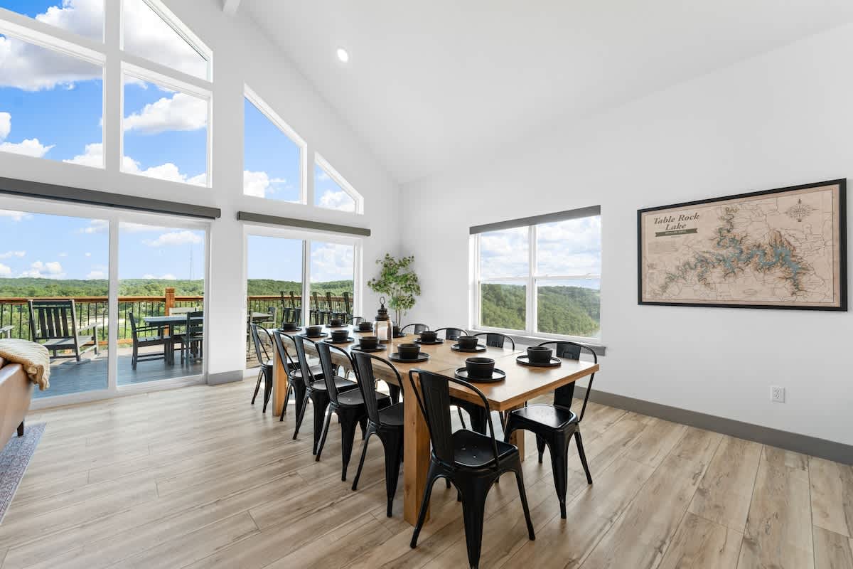 Dining with a view of Table Rock Lake 