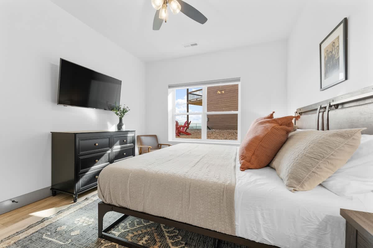 King Bedroom #5
