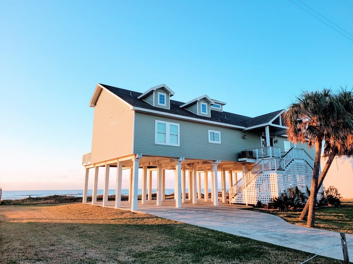 FantaSea, Beachfront  6 bedroom Beauty sleeps 19! — Galveston, TX — vacation rental