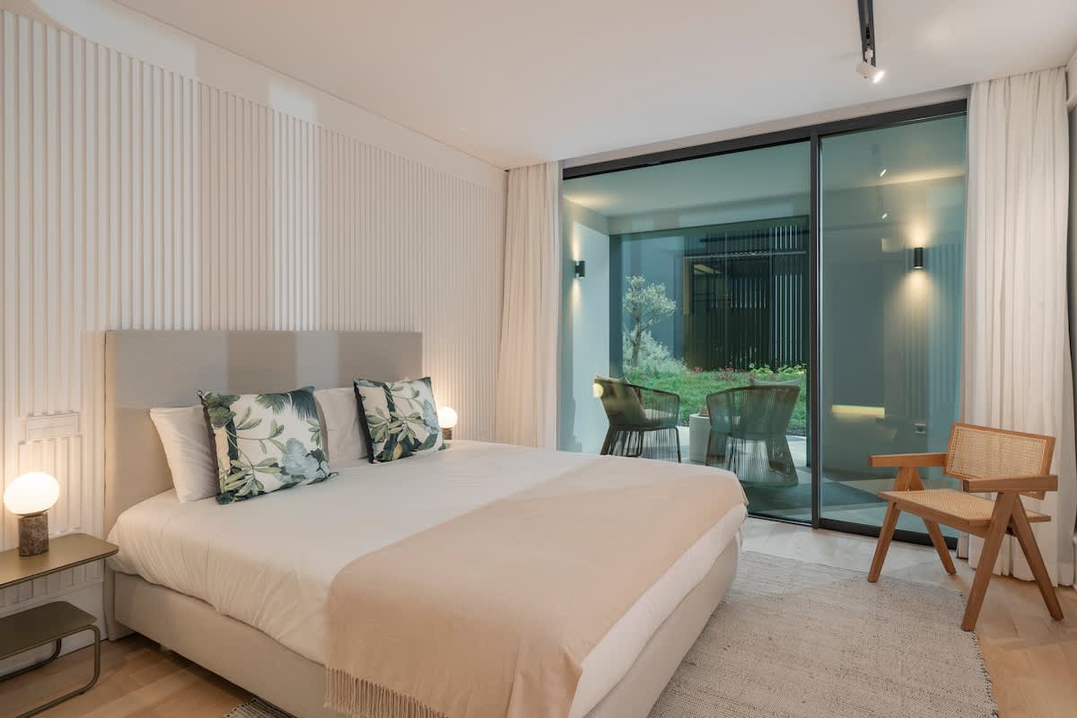 Luxury Garden Apartment at Savoy Insular