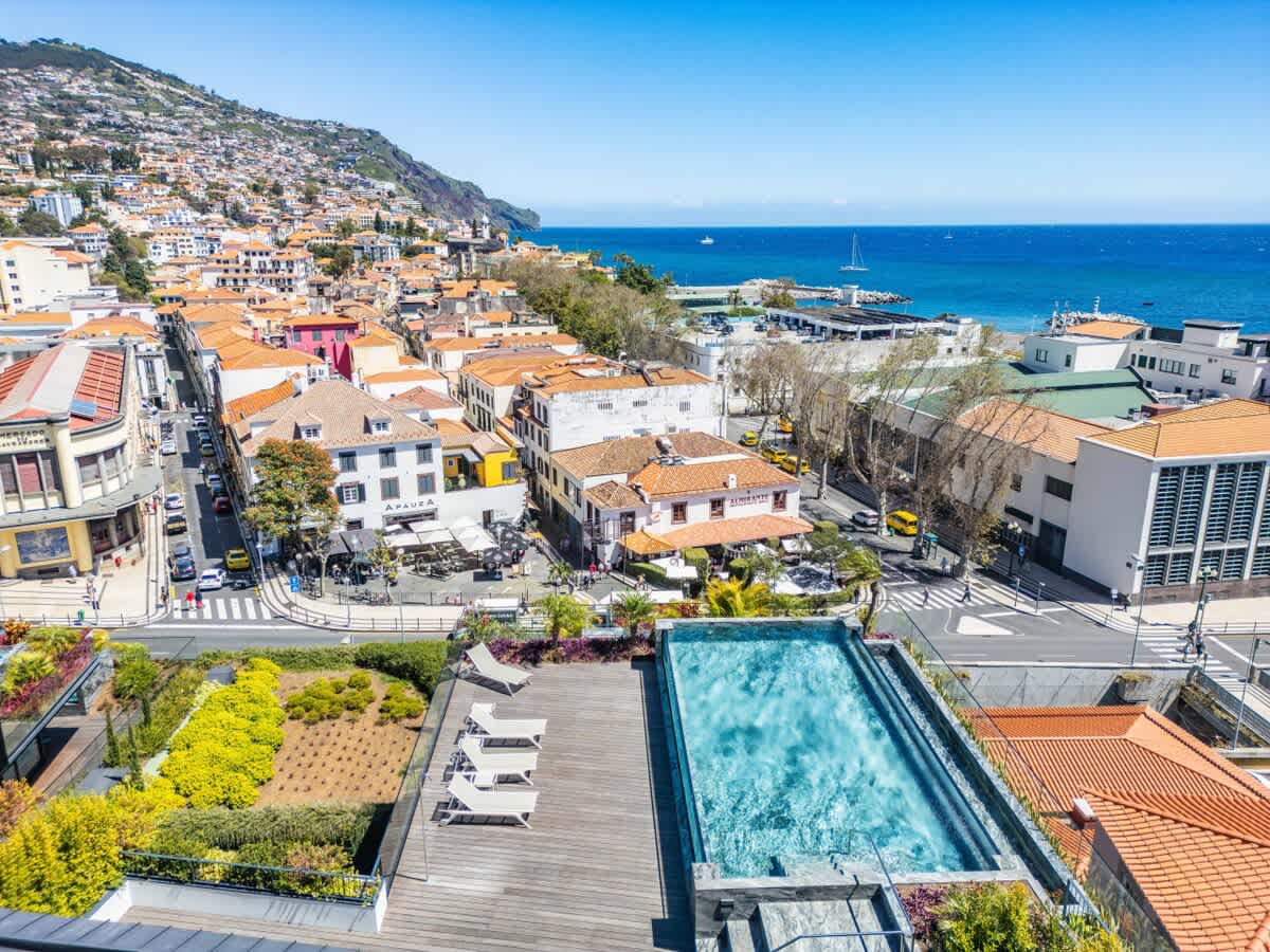 Luxury 5-Star Stay at Savoy Insular